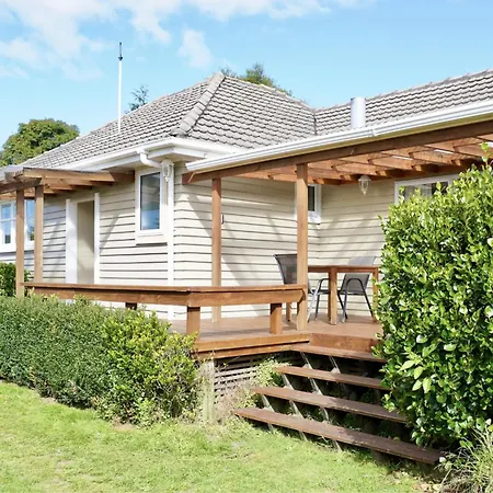 Comfortable Home, Big Backyard