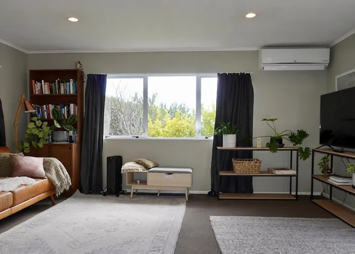 Ferienhaus Comfortable Home, Big Backyard *